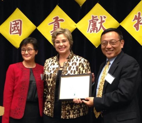 Irvine Commissioner Melissa Fox awarding  Certificate of Recognition to Irvine Chinese School 